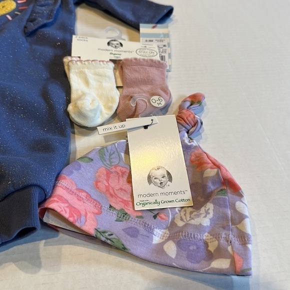 NWT Cat & Jack onesie with 3 sets of socks 1 hat and diaper yarn coverup 5 total - Picture 4 of 8